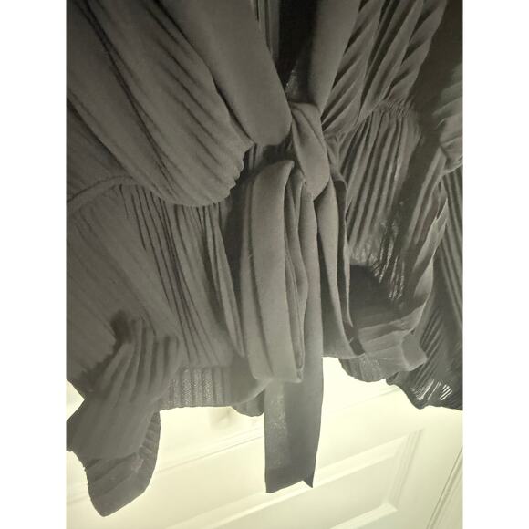 PrettyLittleThing Black Pleated Long Sleeve Tie-Front Blouse – Size 4 - Picture 3 of 4